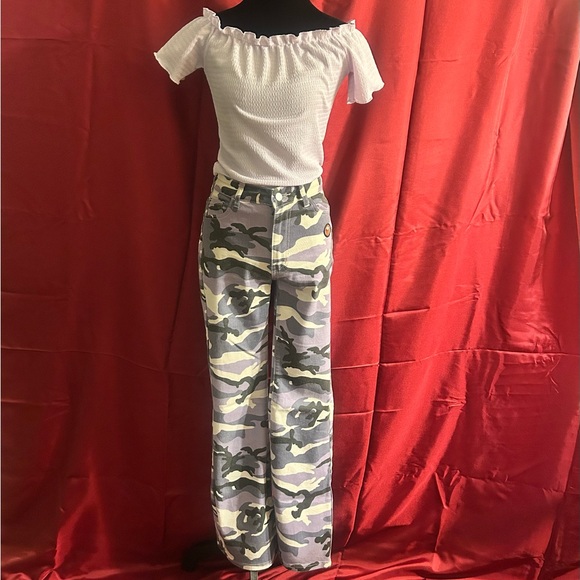 Lavender Ruffled Off-Shoulder Top - Picture 6 of 6